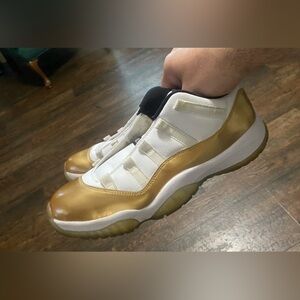 Jordan 11 Retro Low "Closing Ceremony Size 9 Gold and White Sneakers